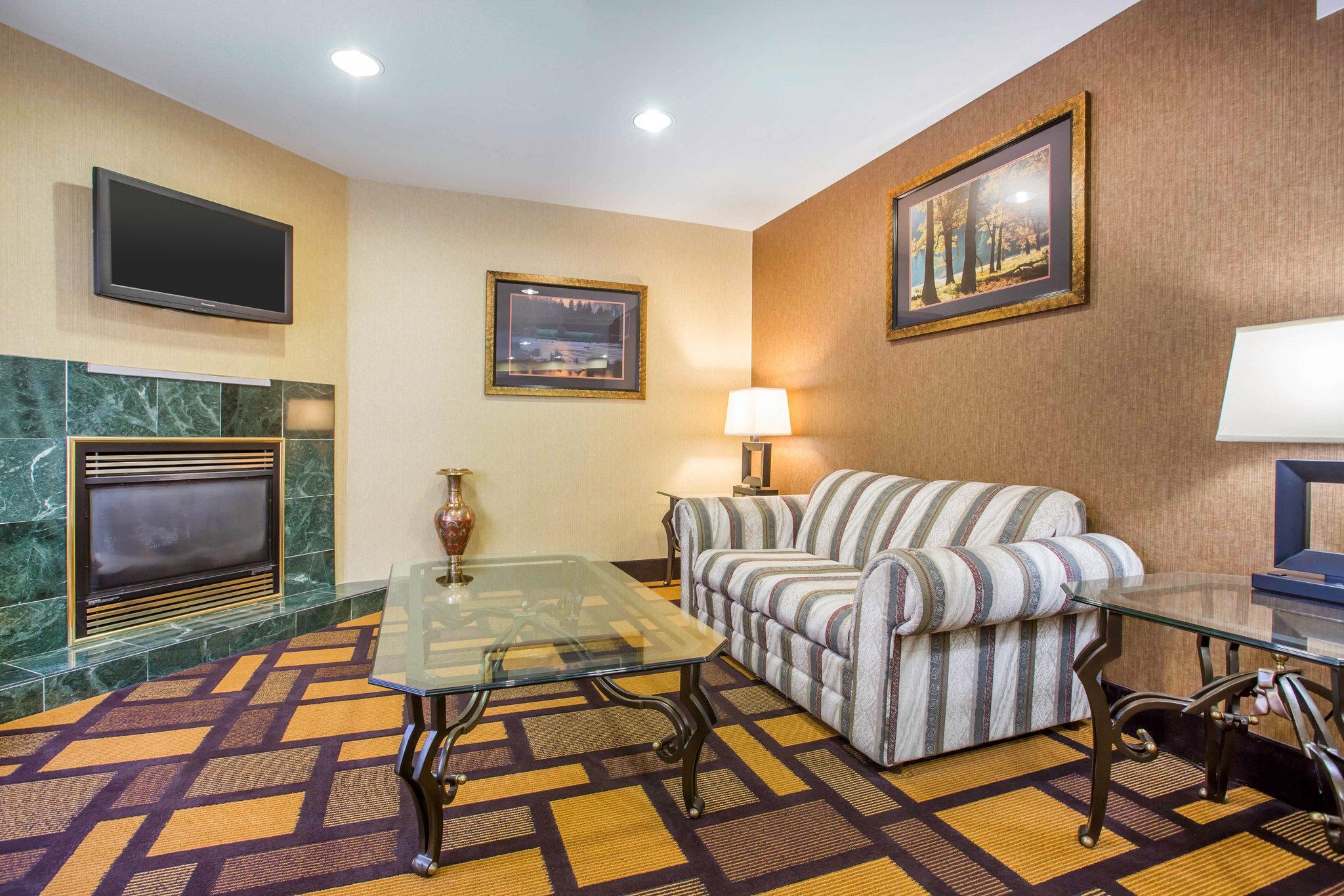 Quality Inn & Suites Уид Экстерьер фото