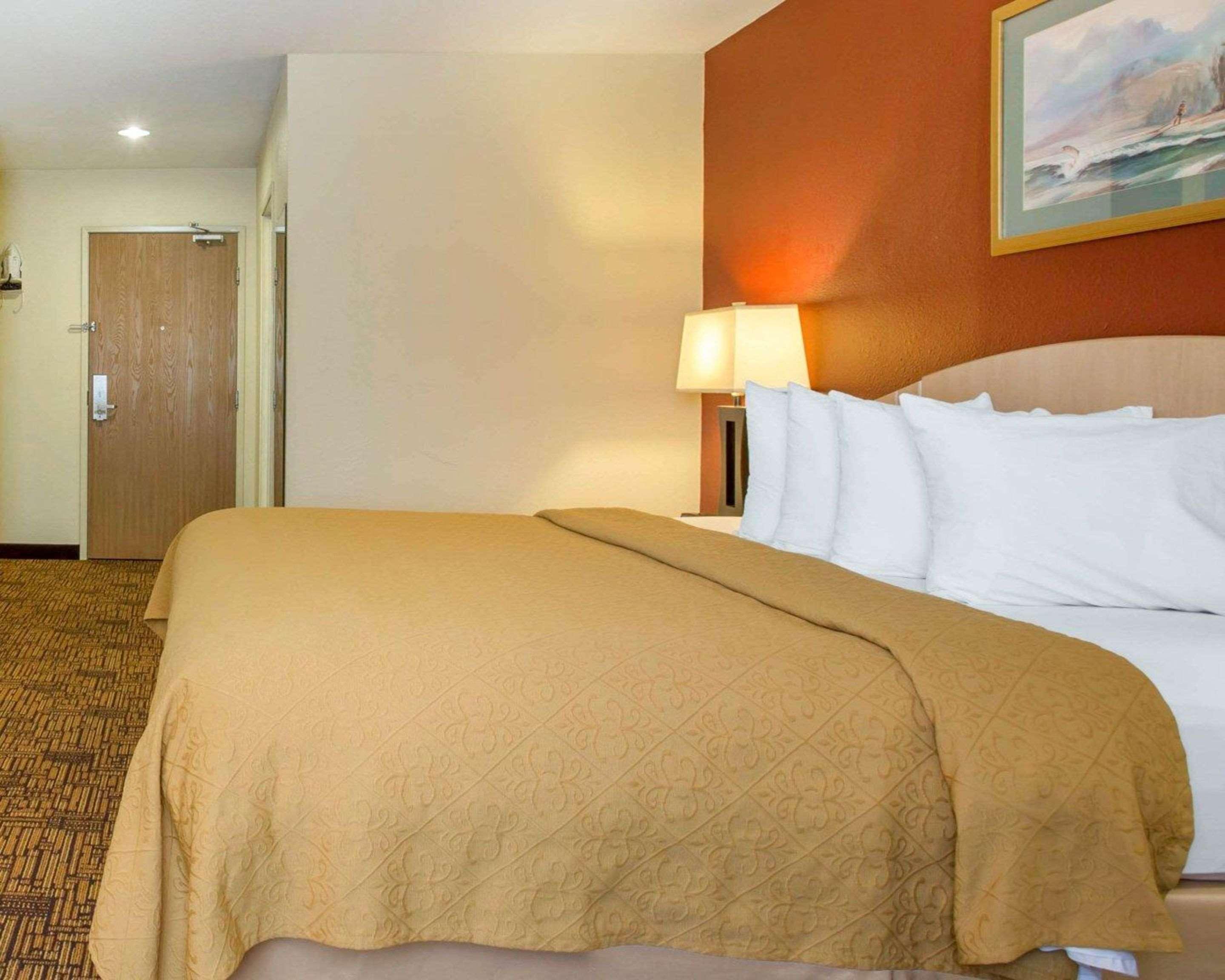 Quality Inn & Suites Уид Экстерьер фото
